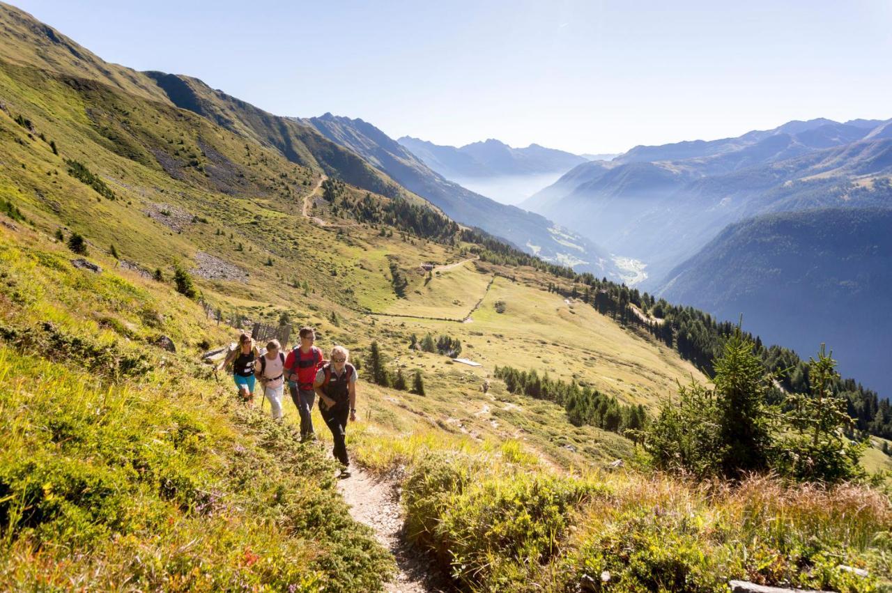 ماتري إن أوستيرول Alpenparks Montana Apartments المظهر الخارجي الصورة
