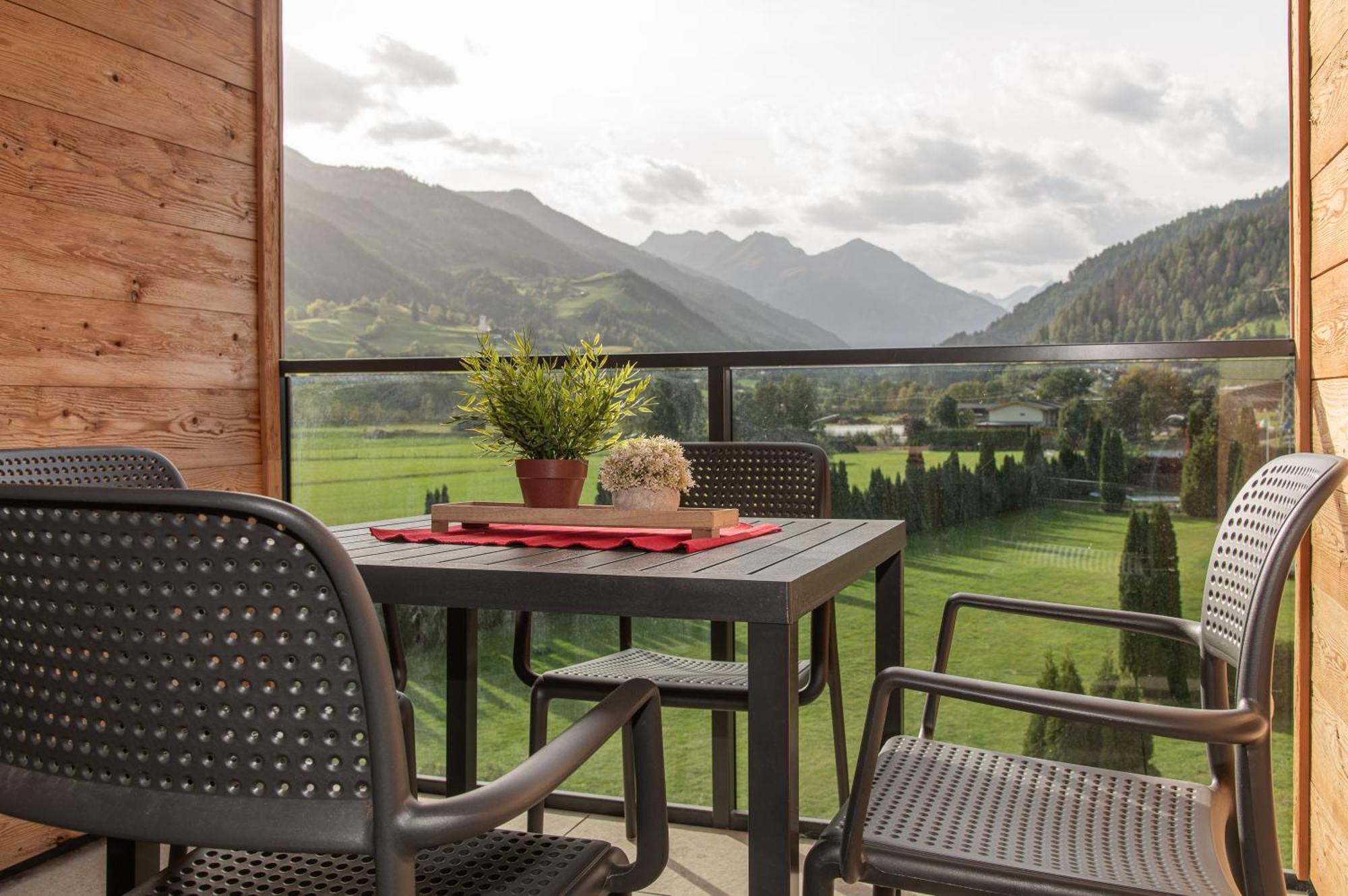 ماتري إن أوستيرول Alpenparks Montana Apartments المظهر الخارجي الصورة